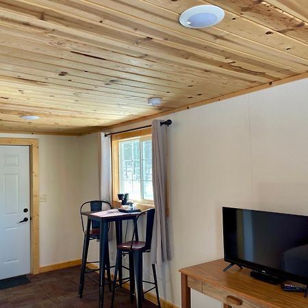 Hanging Horn Lakeside Resort Moose Lake Exterior foto